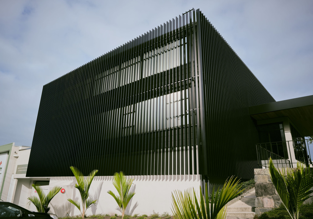 Custom Aluminium Louvre Facade Transforms Ageing Commercial Structure on Auckland’s North Shore
