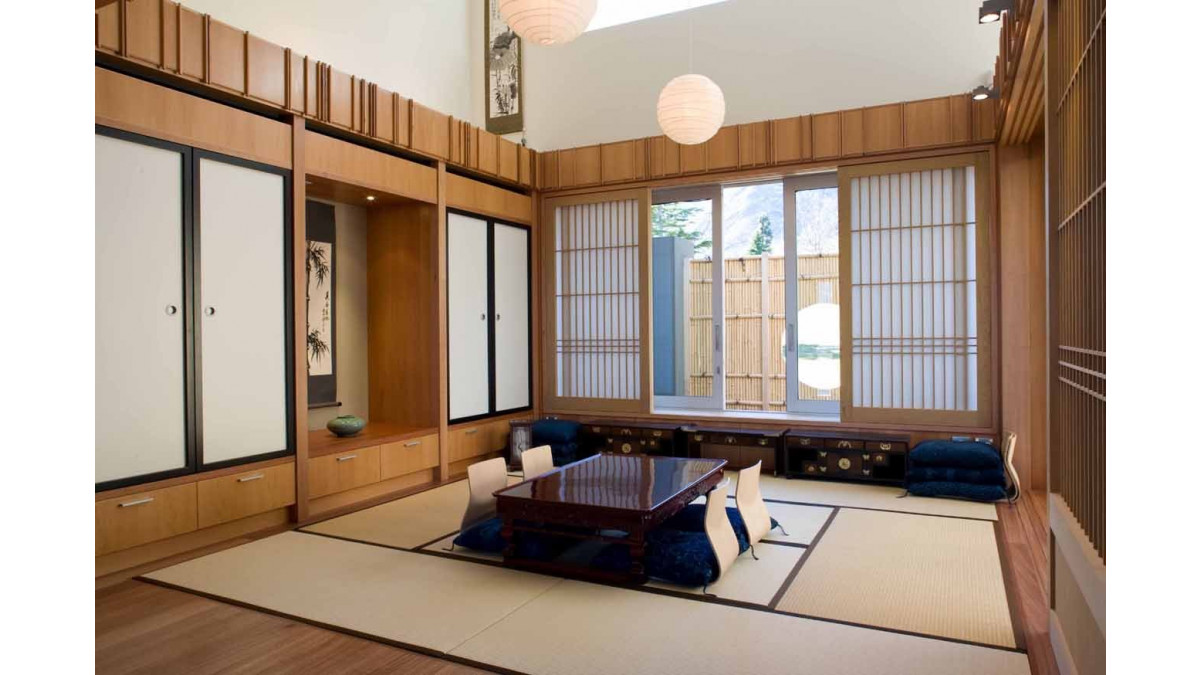 Multiple sliding timber doors can be opened or closed to achieve privacy or interconnect rooms. The Tatami room was built in the traditional Japanese dimensions.
