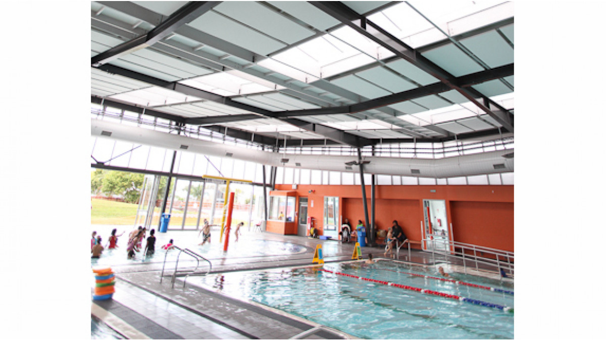 Designed as a free-floating acoustic ceiling panel or direct-fixed ceiling or wall panel, Triton Cloud SP Panel ideally suited for moisture-laden environments and swimming pools, as demonstrated here at the Norman Kirk Memorial Swimming Pool, where 2400 x 1000 x 50 mm panels were fixed to the timber substructure in ‘floating’ clouds with sufficient room to allow the free movement of air to prevent condensation forming.