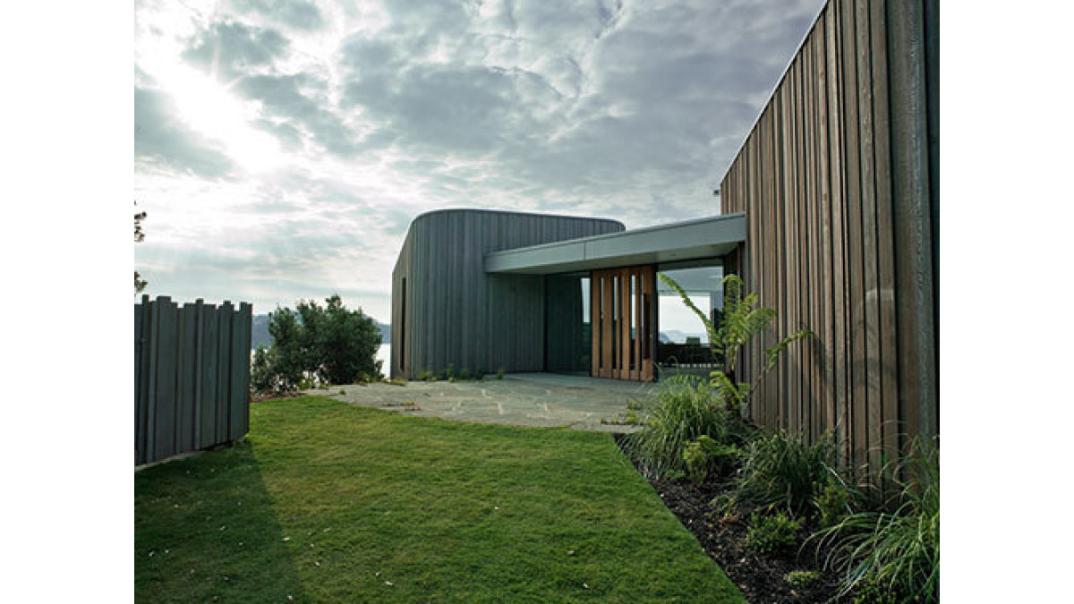 The winning home, on Waiheke Island, had APL Architectural Series sliders that were recessed into the floor for a flush inside-to-outside look. (Photo: Mark Smith)