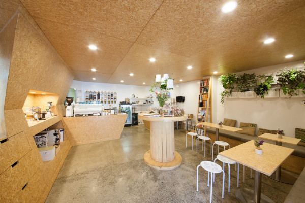 Strandboard Panels Provide a Fresh Look for Tauranga Café