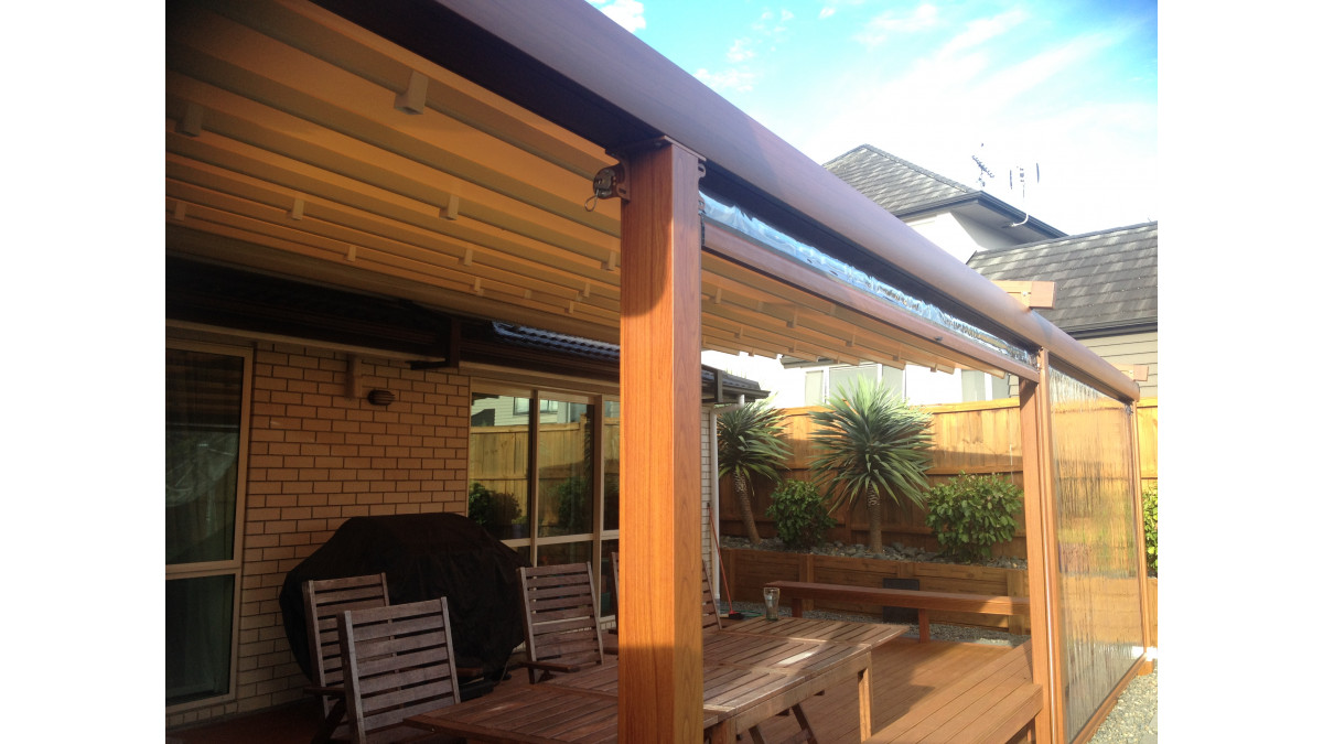 The vanilla coloured PVC roof gives a nice warm tone, perfectly matched to the wood grain.