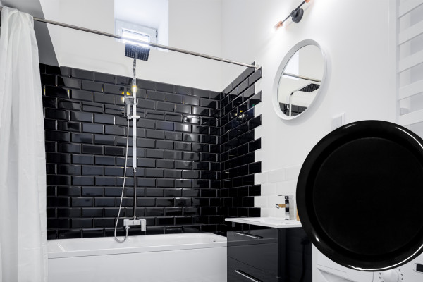 Stylish Black Bathroom Essentials from Vynco
