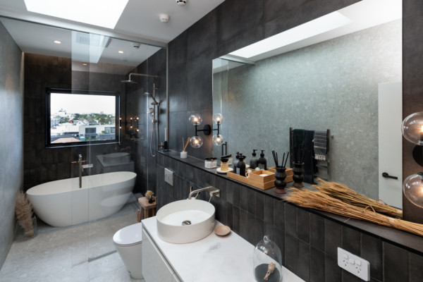Full-Height Glass Showers Bring Benefits to Modern Bathrooms