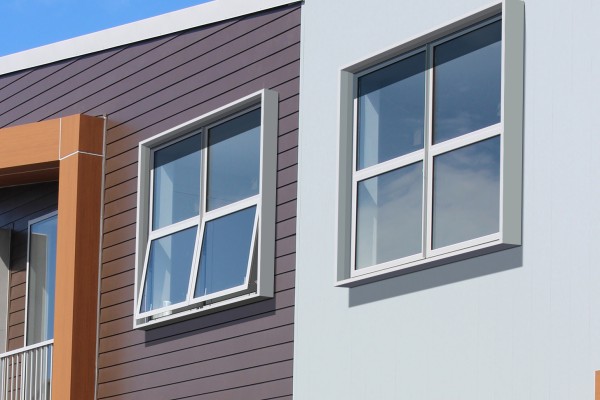 Aluminium Louvrelite Window Surrounds Enhance Social and Affordable House Design