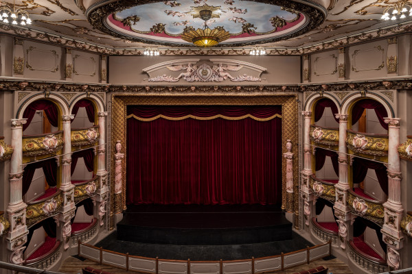 Dulux Plays Key Role in Wellington's St James Theatre Refurbishment