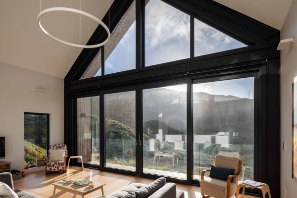 Achieving Internal Airtightness on an Eco-Friendly Home with Extensive Glazing